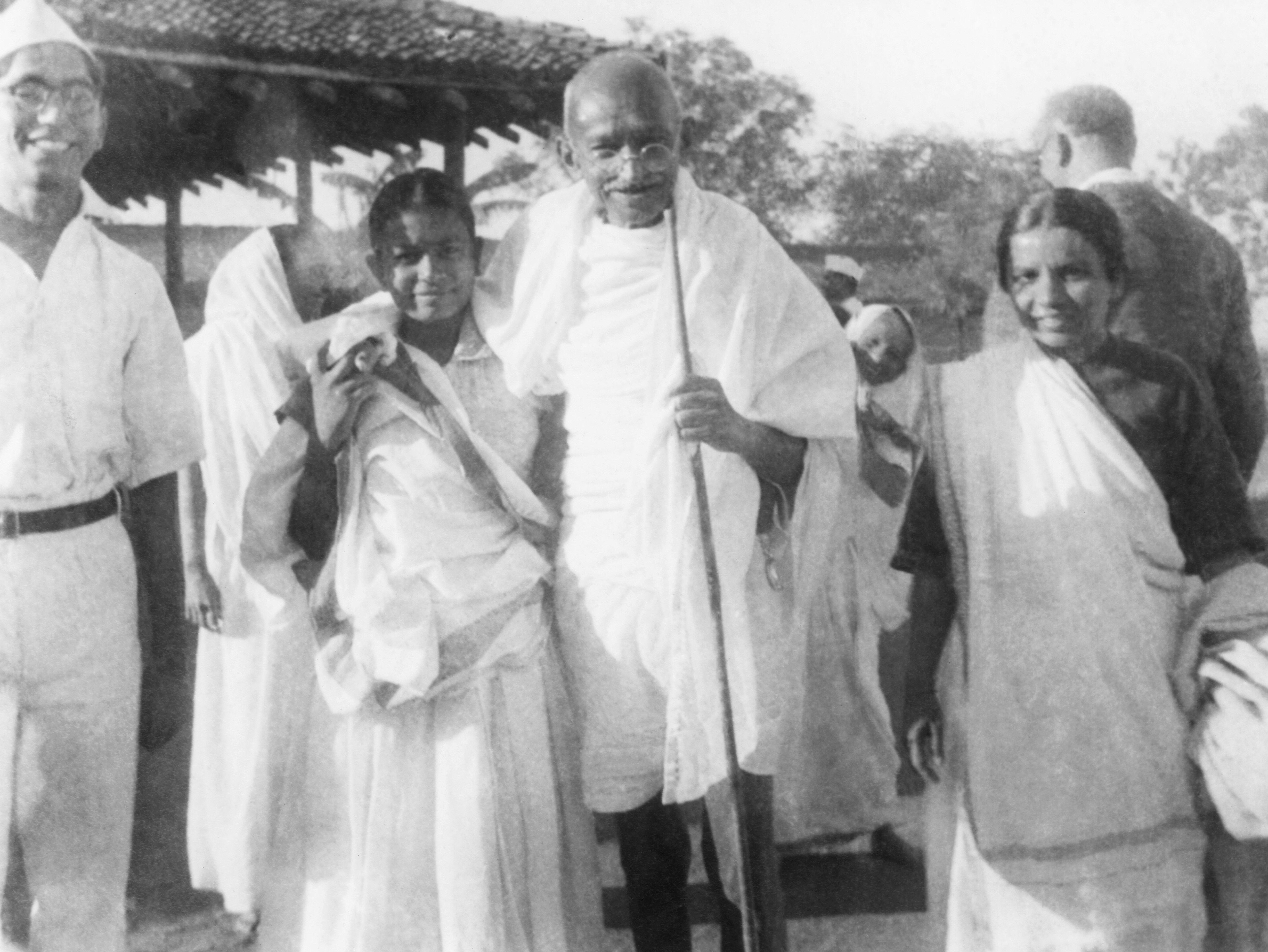 Gandhi walking with Johara and Lilavati