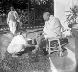 Kasturba washing Gandhi's feet